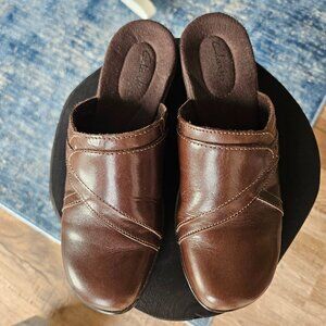 Clarks Slides Brown Size 7
